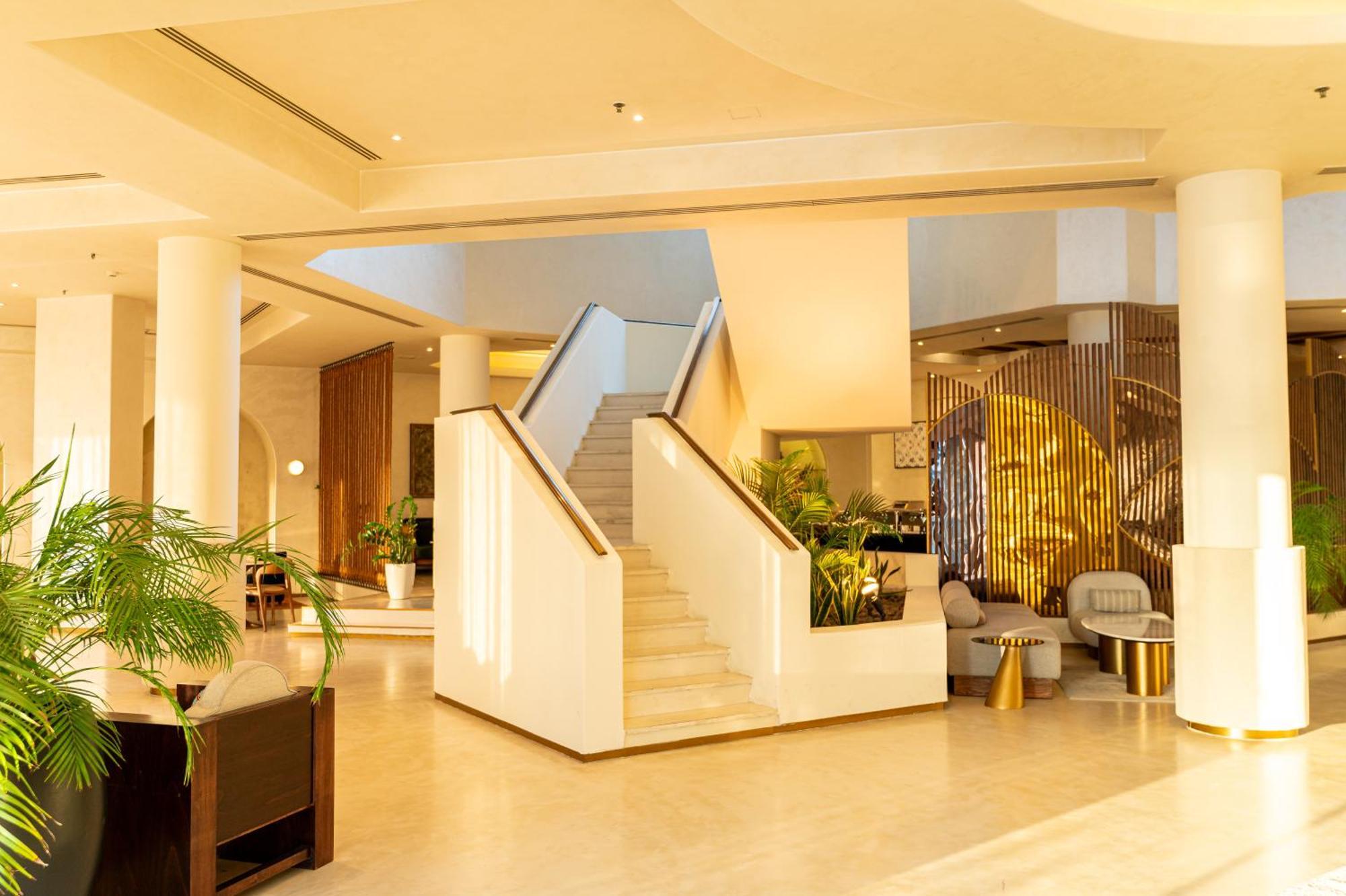 Majestic Cove Hotel - Formerly Le Meridien Fairway Dubái Exterior foto