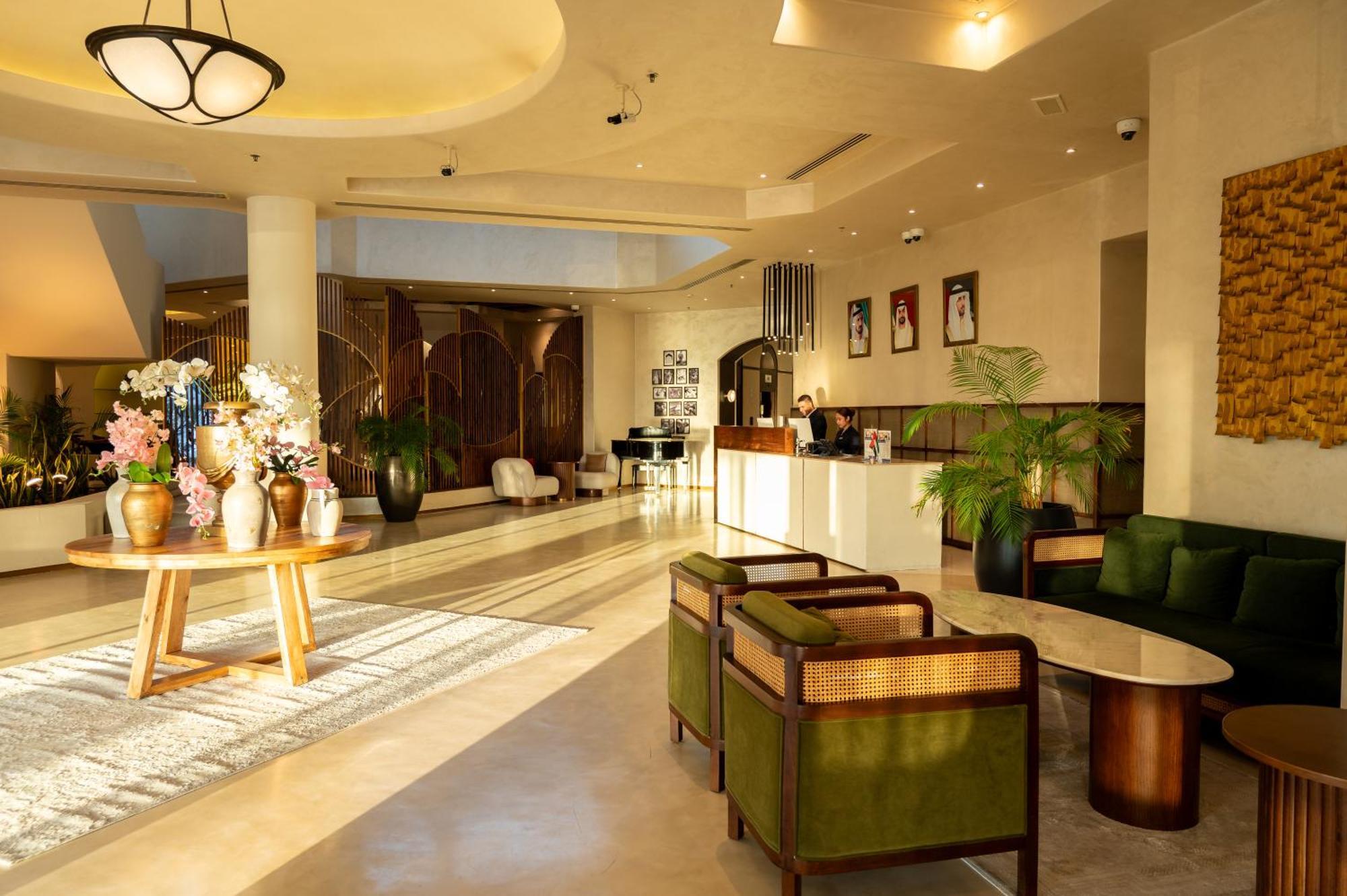 Majestic Cove Hotel - Formerly Le Meridien Fairway Dubái Exterior foto